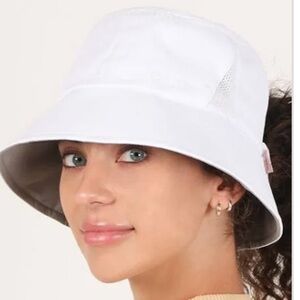 Ponyflo Chic White Bucket Hat - NWT